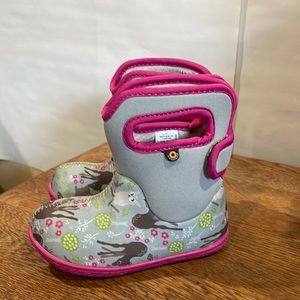 Bogs Shoes | Baby Bogs Woodland Print Pull on Waterproof Boots Size 8 Infants | Color: Gray/Pink | Size: 8g | Pm-31679703's Closet